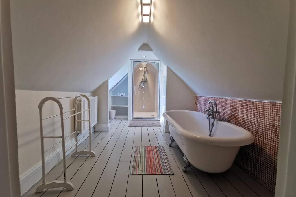Villa Cosy, Coastal Retreat With A Large Garden Monreith Esterno foto