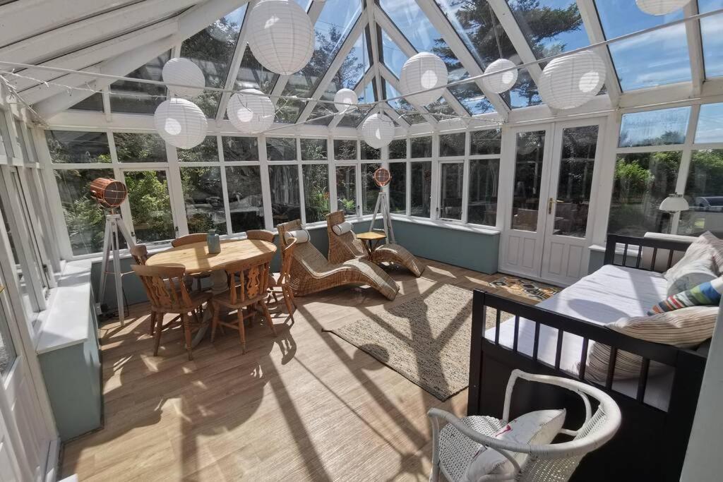 Villa Cosy, Coastal Retreat With A Large Garden Monreith Esterno foto