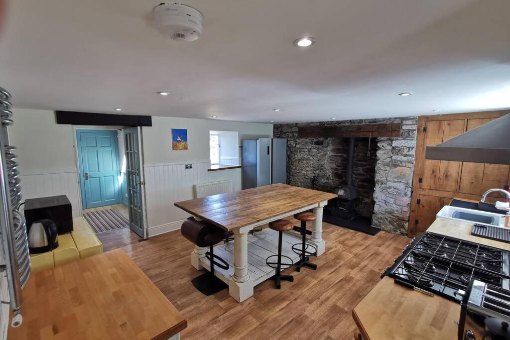Villa Cosy, Coastal Retreat With A Large Garden Monreith Esterno foto