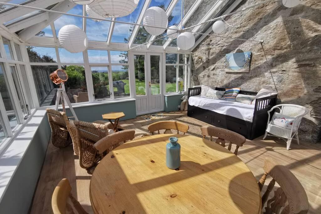 Villa Cosy, Coastal Retreat With A Large Garden Monreith Esterno foto