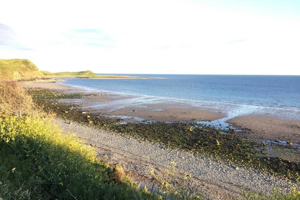 Villa Cosy, Coastal Retreat With A Large Garden Monreith Esterno foto